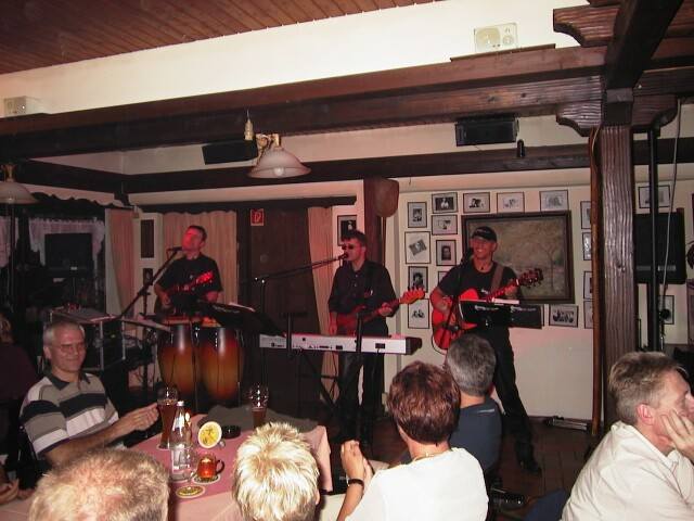 Neckarm�hle Open Air mit "GUITAR HEROES" am 12.07.2002
