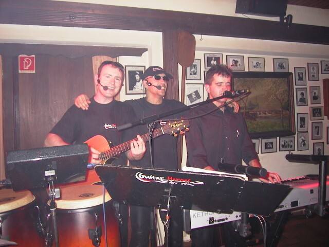 Neckarm�hle Open Air mit "GUITAR HEROES" am 12.07.2002