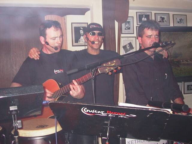 Neckarm�hle Open Air mit "GUITAR HEROES" am 12.07.2002