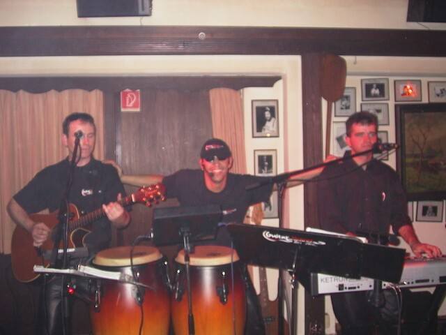 Neckarm�hle Open Air mit "GUITAR HEROES" am 12.07.2002