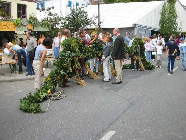 Die 16. Mundelsheimer
                Sichelhenket, 28.8 und 29.8.2004