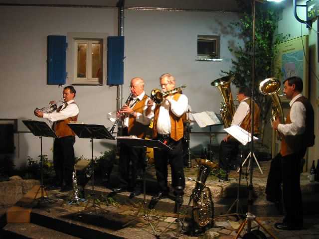 Die 16. Mundelsheimer
                Sichelhenket, 28.8 und 29.8.2004