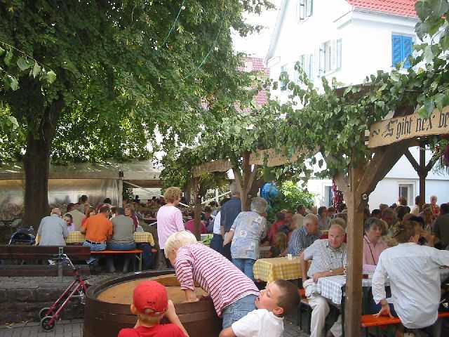 Die
                17. Mundelsheimer Sichelhenket, 26.8 und 27.8.2006