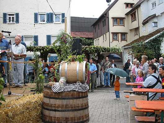 Das Weindorf
                Mundelsheim, 72 Bilder vom 29., 30. und 31.8.2003