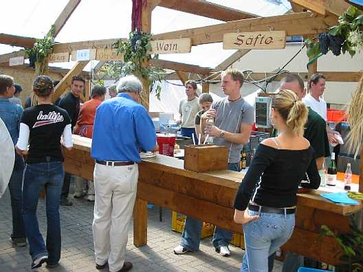 Das Weindorf
                Mundelsheim, 72 Bilder vom 29., 30. und 31.8.2003