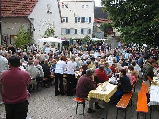 Das Weindorf
                Mundelsheim, 72 Bilder vom 29., 30. und 31.8.2003